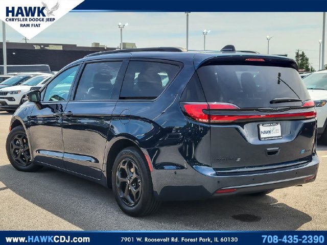 Certified 2024 Chrysler Pacifica Premium FWD image 7