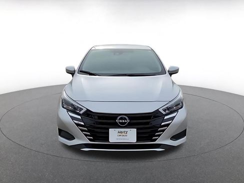 Used 2025 Nissan Versa SV image 3