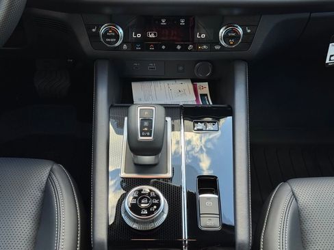 New 2025 Mitsubishi Outlander SEL Black Edition image 23