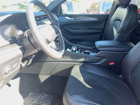 New 2025 Jeep Grand Cherokee L Altitude image 11