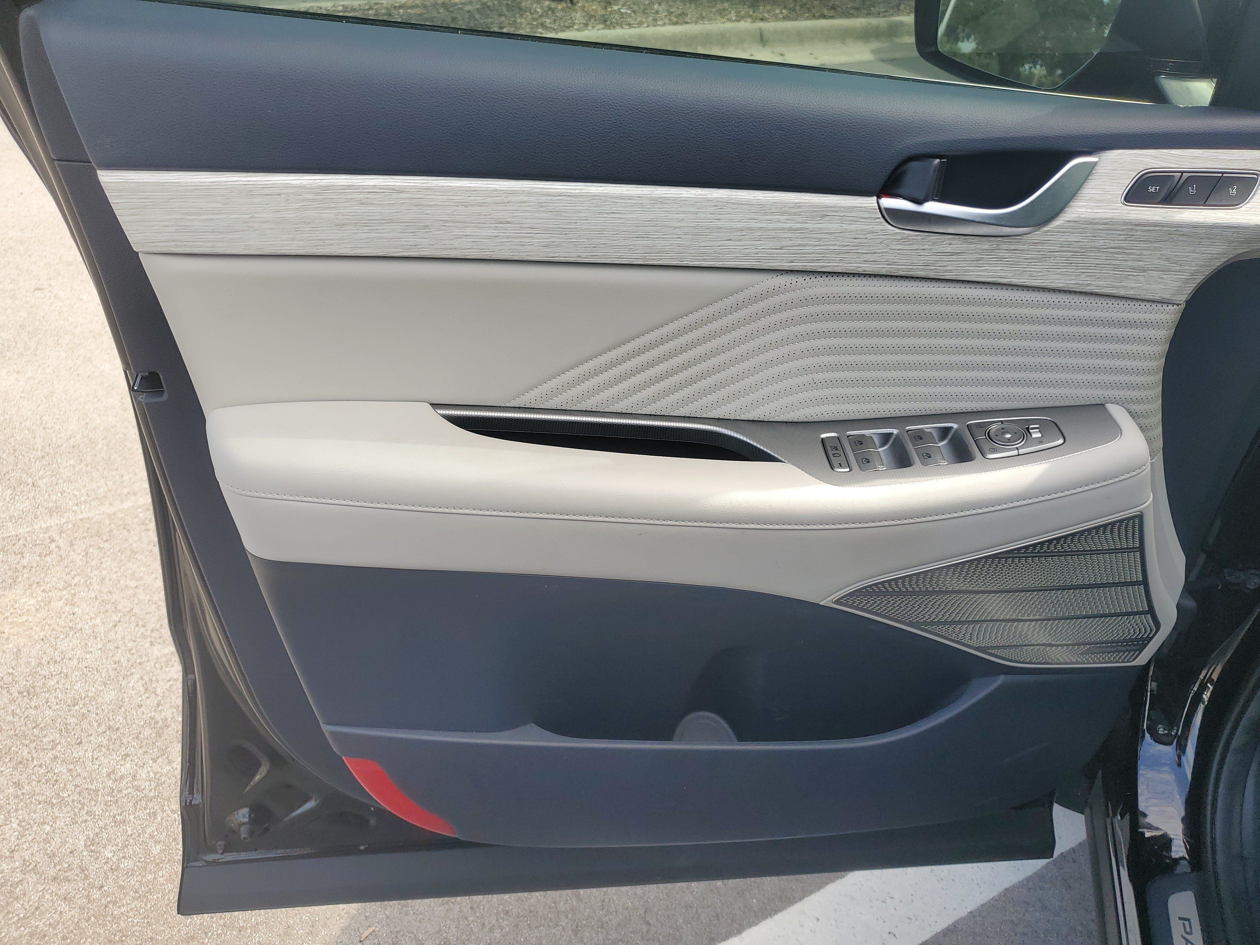 Used 2025 Hyundai Palisade Calligraphy FWD image 11