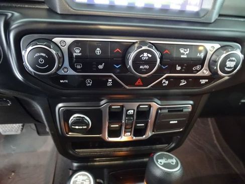 Used 2020 Jeep Wrangler Unlimited Sahara AWD/4WD image 11