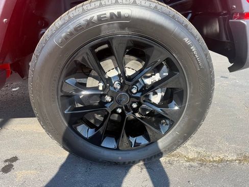 Used 2025 Jeep Wrangler Unlimited Sahara AWD/4WD image 39