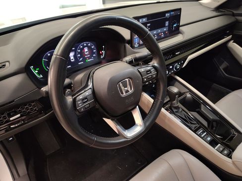 Used 2024 Honda Accord Touring image 4