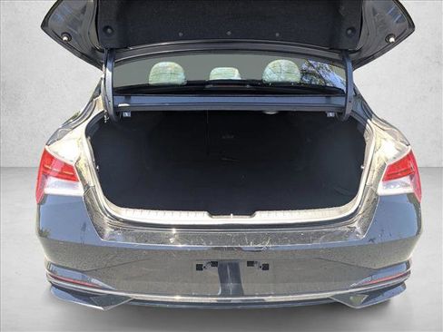 Used 2023 Hyundai Elantra Limited w/ Cargo Package FWD image 6