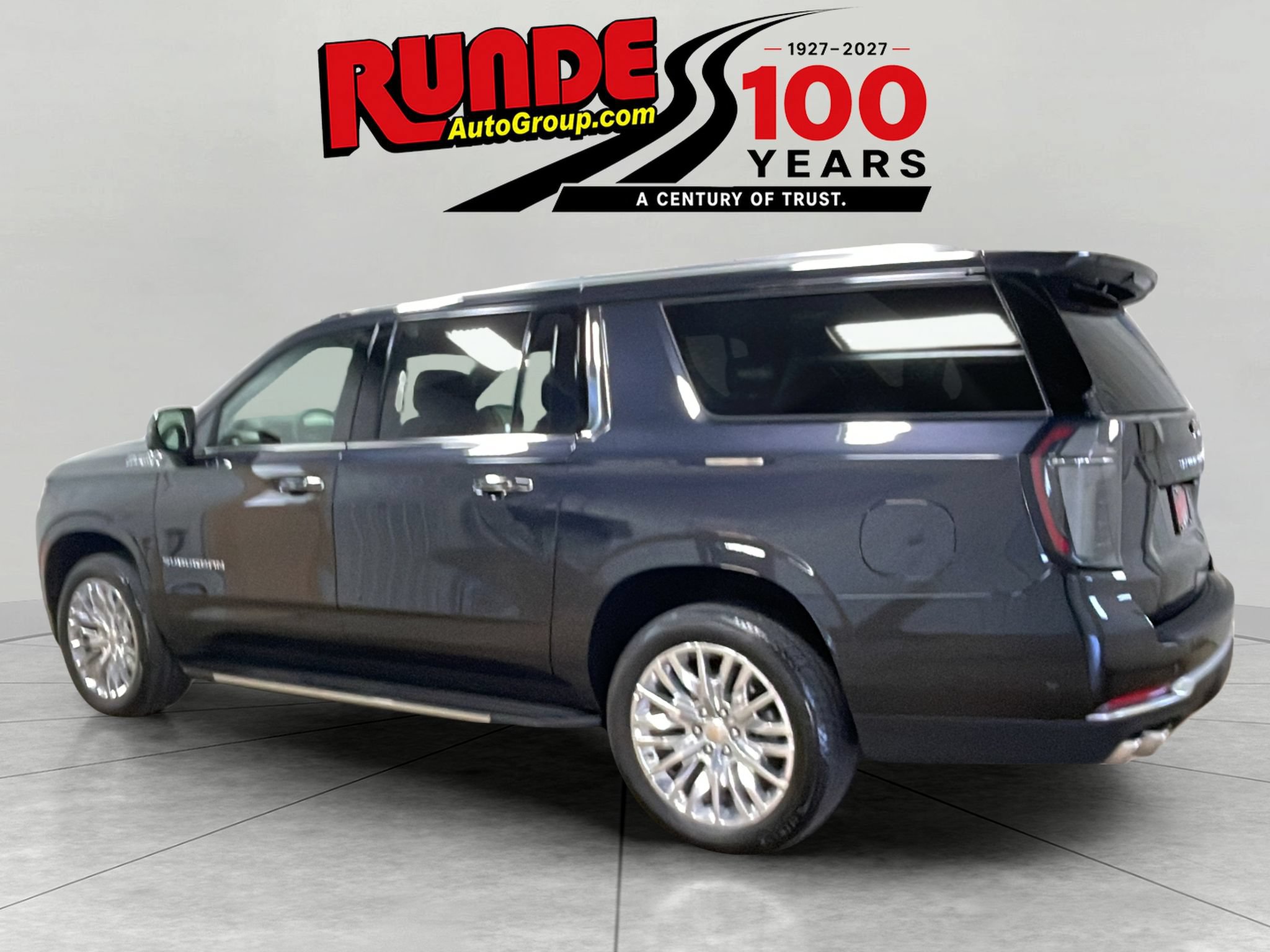Used 2025 Chevrolet Suburban High Country w/ Sun And Tow Package AWD/4WD image 4