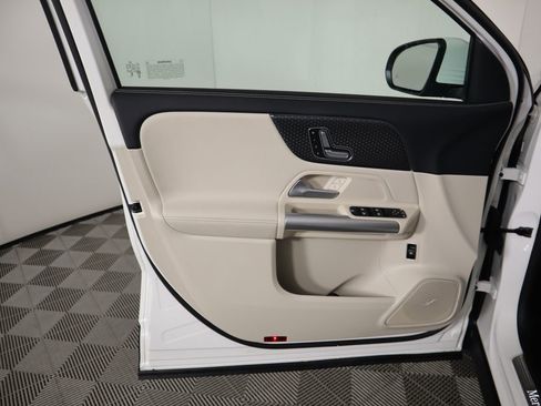 Certified 2025 Mercedes-Benz GLA 250 image 25