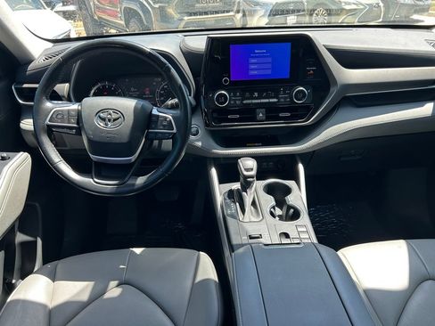 Used 2023 Toyota Highlander XLE FWD image 19