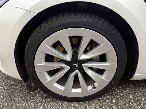 Used 2022 Tesla Model 3 Long Range AWD/4WD image 9