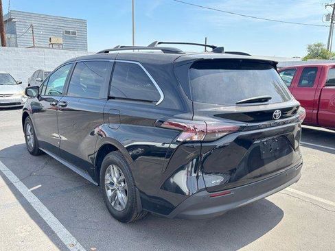 Used 2026 Toyota Sienna XLE image 4