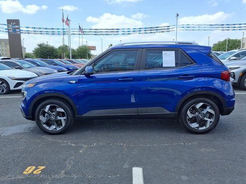 Used 2025 Hyundai Venue Limited FWD image 2