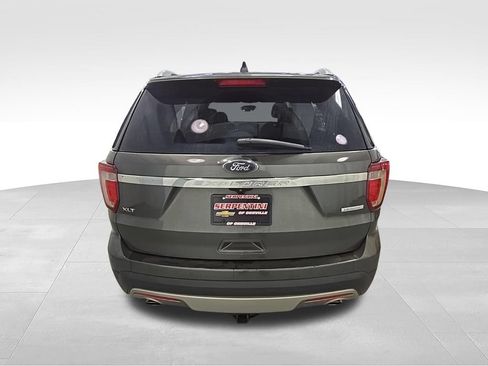 Used 2017 Ford Explorer XLT FWD image 8