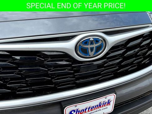 Used 2021 Toyota Highlander LE image 32