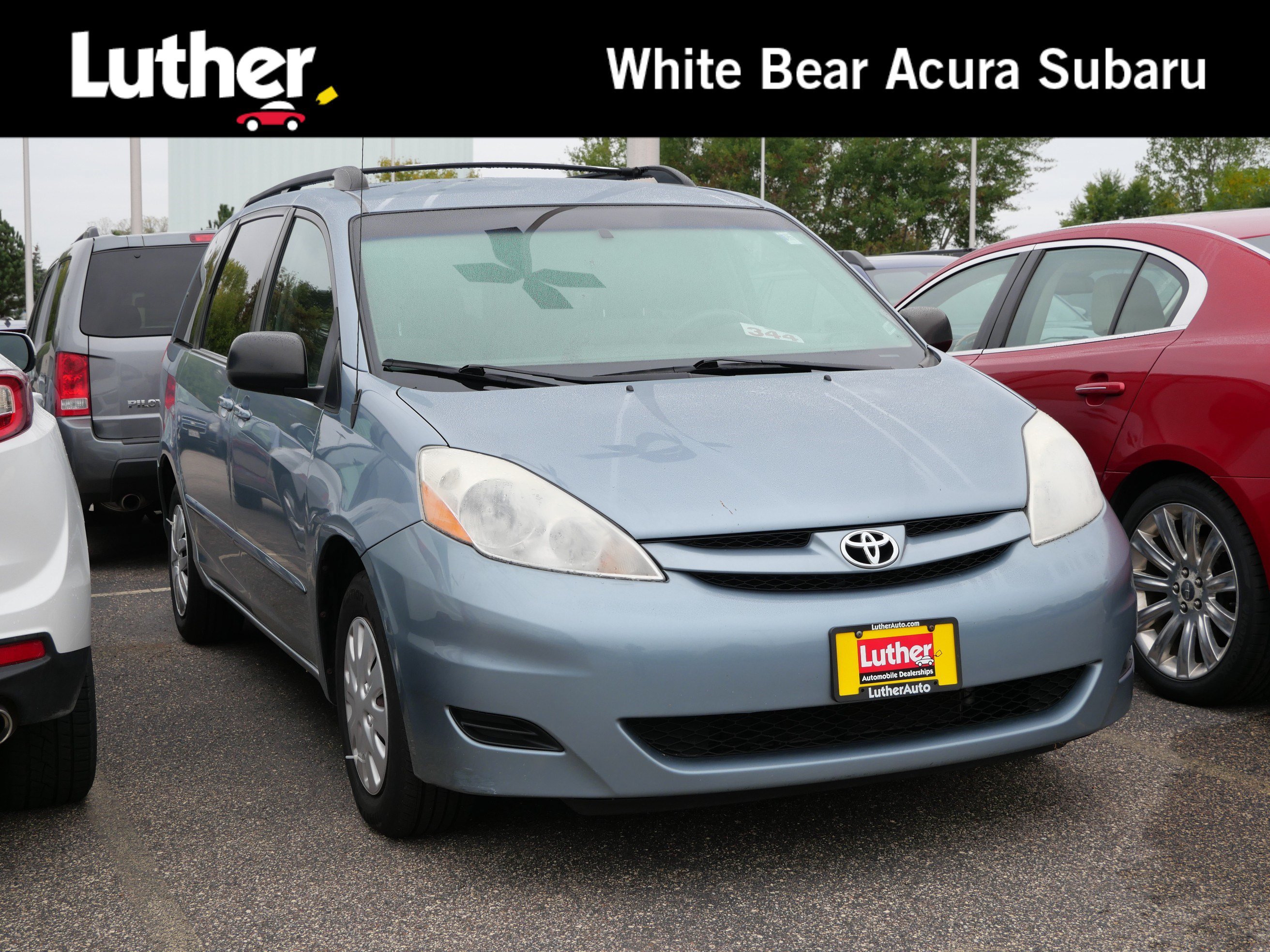 Used 2010 Toyota Sienna LE FWD image 1