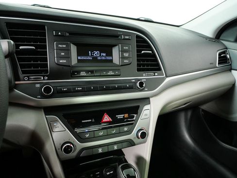 Used 2017 Hyundai Elantra SE FWD image 11