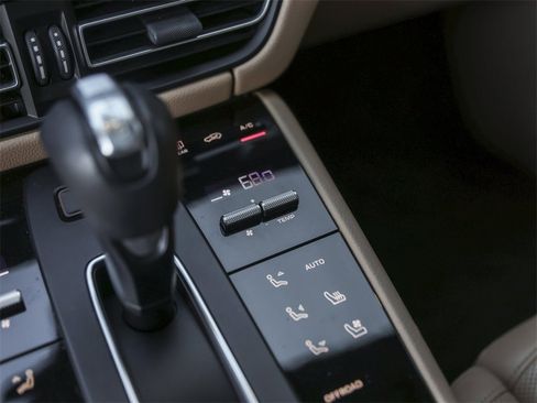 Certified 2022 Porsche Macan image 27