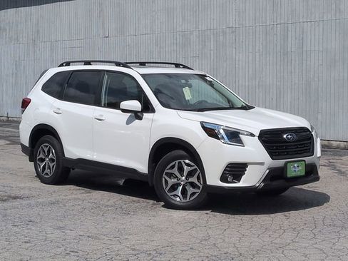 Used 2024 Subaru Forester Premium AWD/4WD image 11