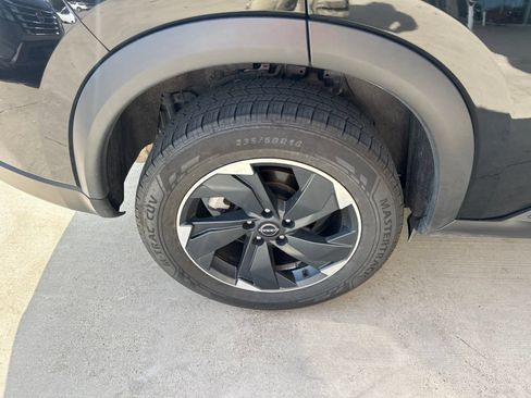 Used 2025 Nissan Rogue SV AWD/4WD image 8