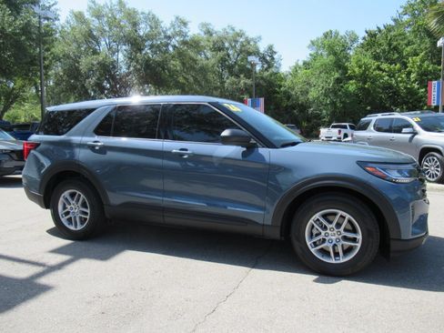 Used 2026 Ford Explorer Active RWD image 2