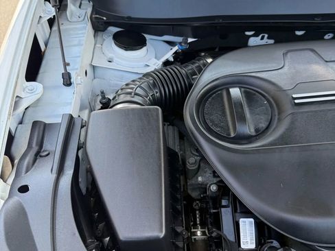 Used 2019 Jeep Cherokee Limited image 49