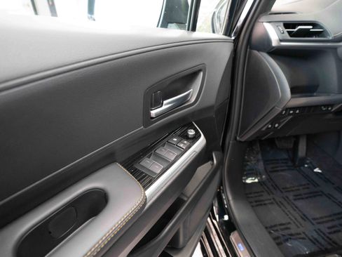 Used 2025 Toyota Sienna XLE Woodland Edition image 7