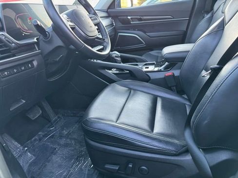 Used 2025 Kia Telluride S image 6