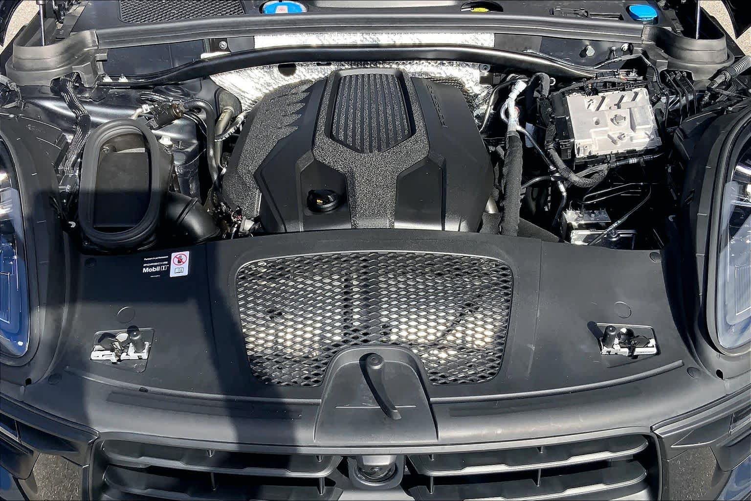 Used 2026 Porsche Macan AWD/4WD image 29