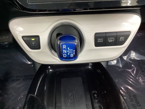 Used 2018 Toyota Prius Prime Premium image 35