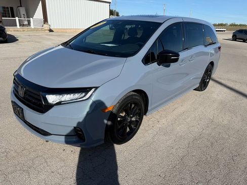 Used 2023 Honda Odyssey Sport image 2