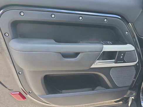 Used 2024 Land Rover Defender 90 S image 23