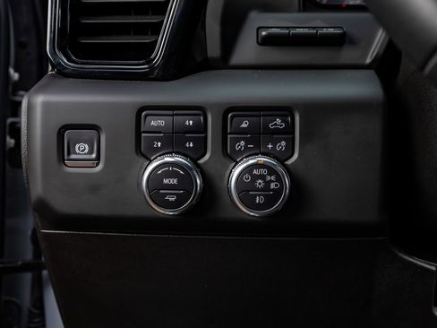 Used 2025 GMC Sierra 2500 AT4 w/ Technology Package image 22