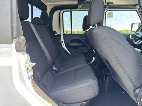 Used 2023 Jeep Gladiator Overland image 35
