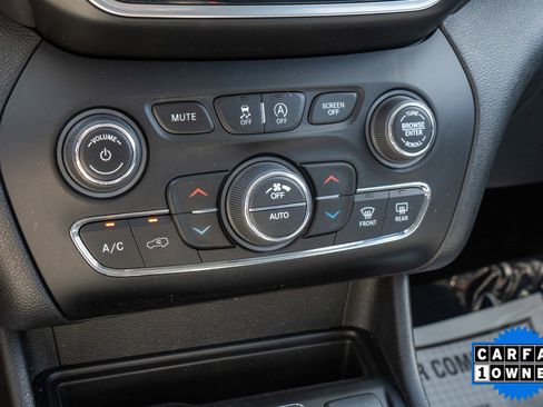 Used 2019 Jeep Cherokee Limited w/ Technology Group image 14