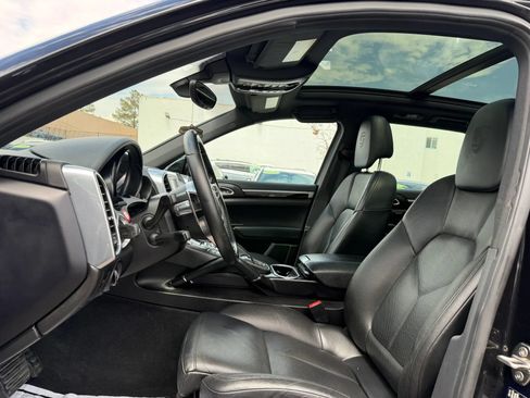 Used 2017 Porsche Cayenne AWD/4WD image 12