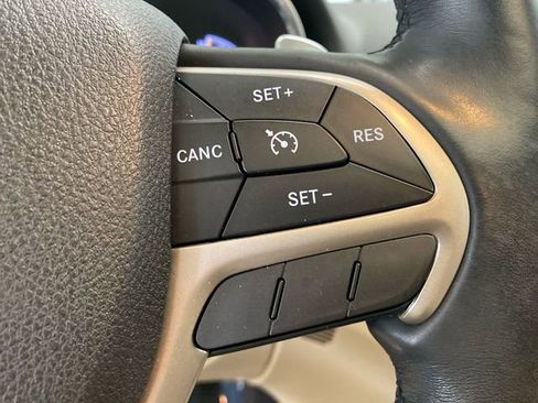 Used 2017 Jeep Grand Cherokee Limited AWD/4WD image 23