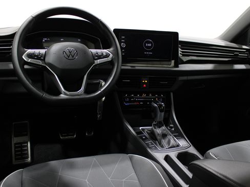 Used 2025 Volkswagen Jetta Sport image 2