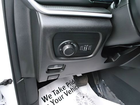 Used 2023 Jeep Grand Cherokee Altitude AWD/4WD image 20