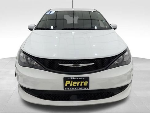 Used 2023 Chrysler Voyager LX image 9