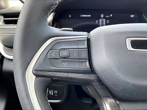 Used 2023 Jeep Grand Cherokee Limited AWD/4WD image 12