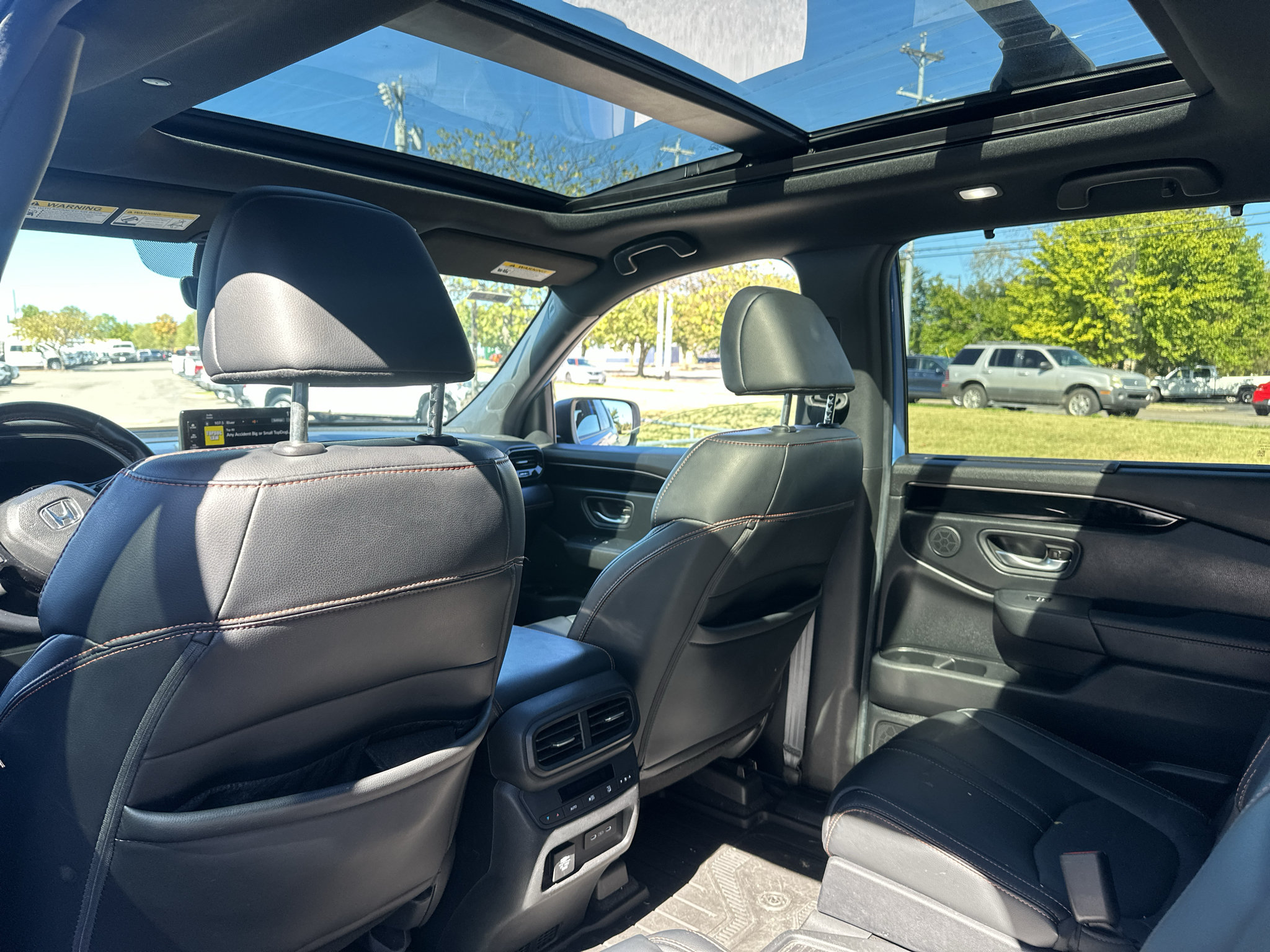 Used 2025 Honda Pilot TrailSport image 18