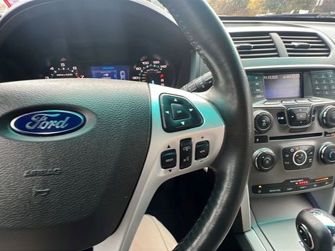 Used 2014 Ford Explorer XLT image 17