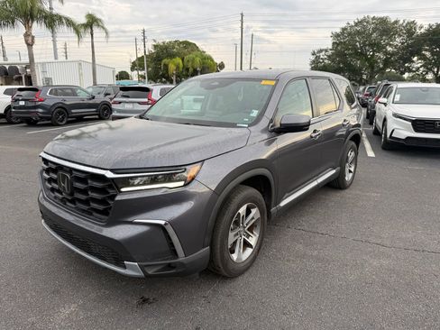 Used 2025 Honda Pilot EX-L image 3