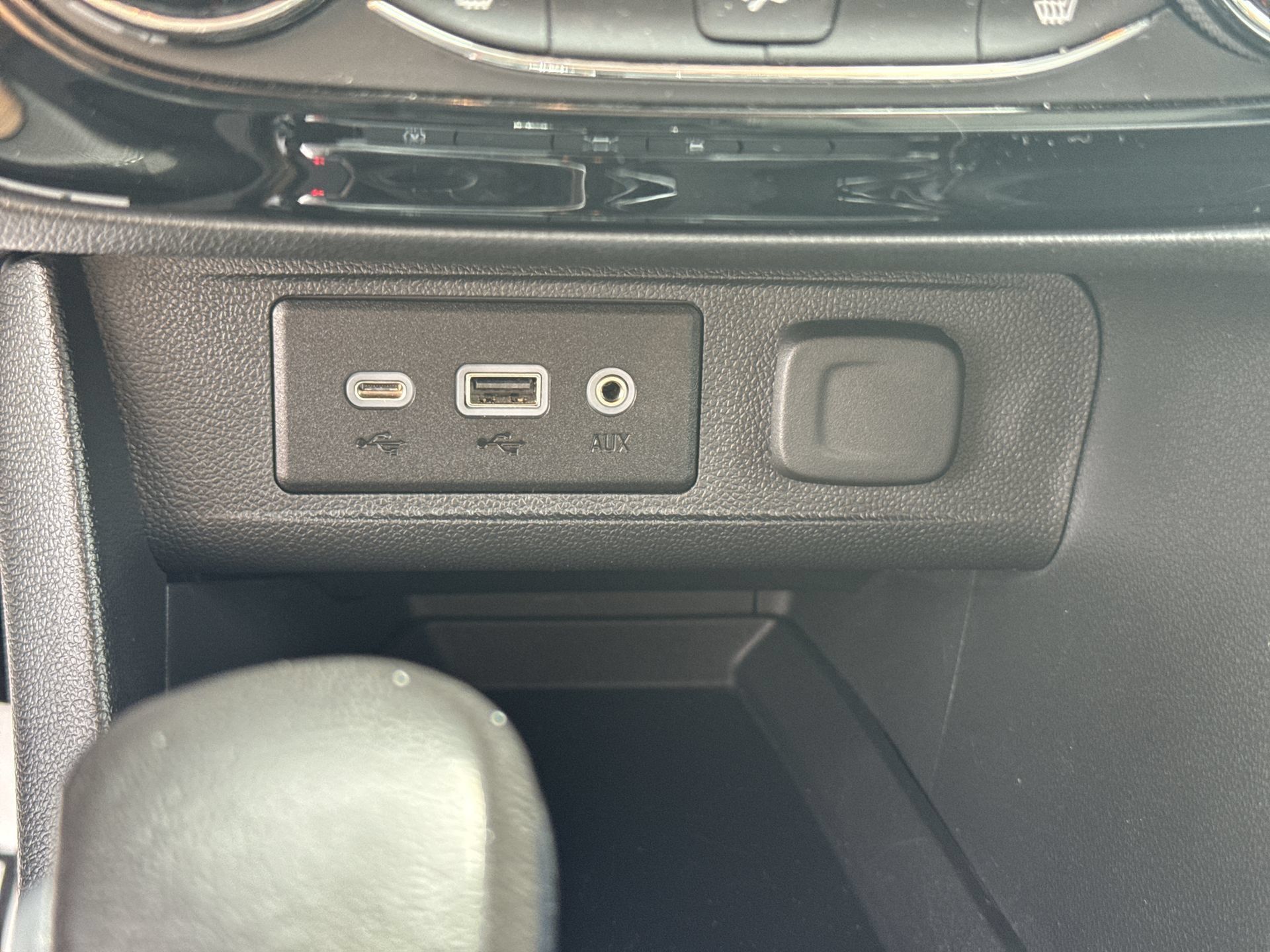 Certified 2023 Buick Encore GX Preferred w/ Cold Weather Comfort Package FWD image 34