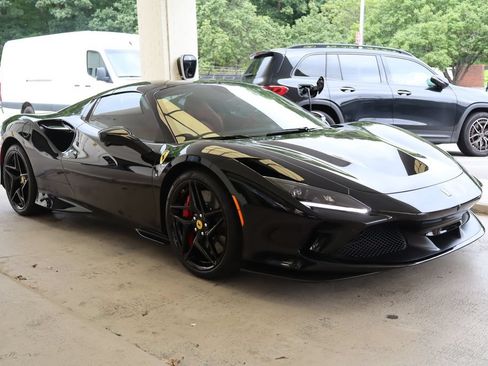 Used 2023 Ferrari F8 Tributo RWD image 3