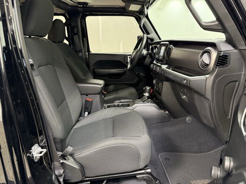 Used 2019 Jeep Wrangler Unlimited Sport image 26