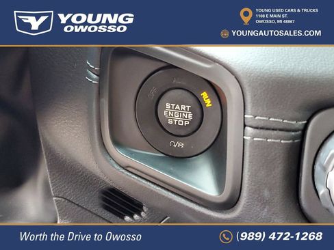 Used 2024 Jeep Wrangler Unlimited Sahara w/ Technology Group AWD/4WD image 16