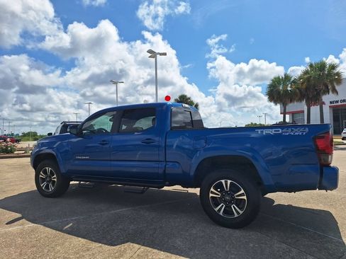 Used 2018 Toyota Tacoma TRD Sport AWD/4WD image 7