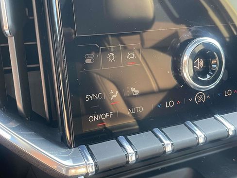 Certified 2026 GMC Acadia Elevation w/ Elevation Premium Package FWD image 22