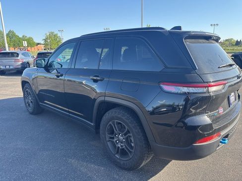 Used 2024 Jeep Grand Cherokee Trailhawk w/ Luxury Tech Group III AWD/4WD image 5
