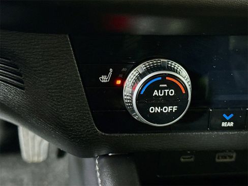 Used 2022 Mitsubishi Outlander SEL image 11